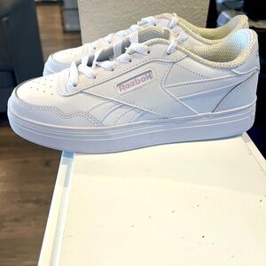 Reebok White. Sneakers